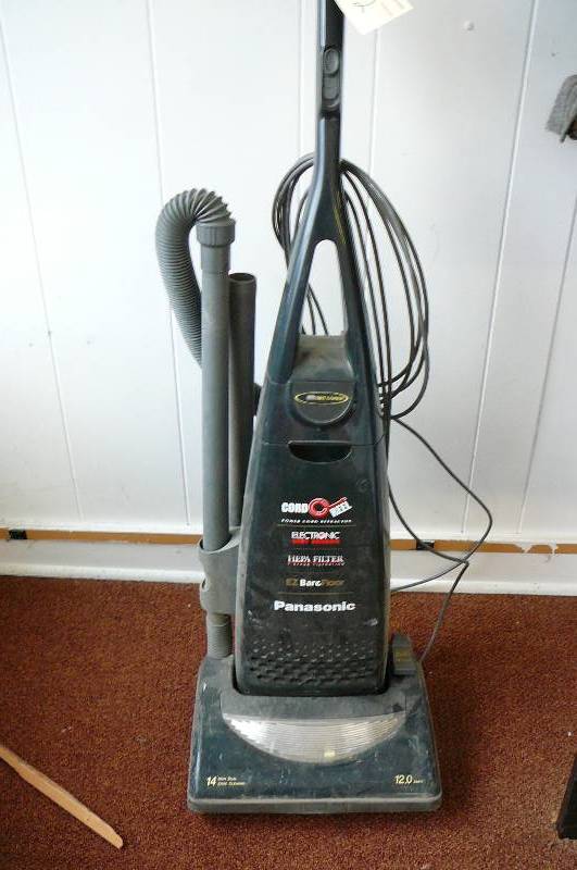 Vacuum Panasonic Dirt Sensor Larry TV Liquidation 508 KBID