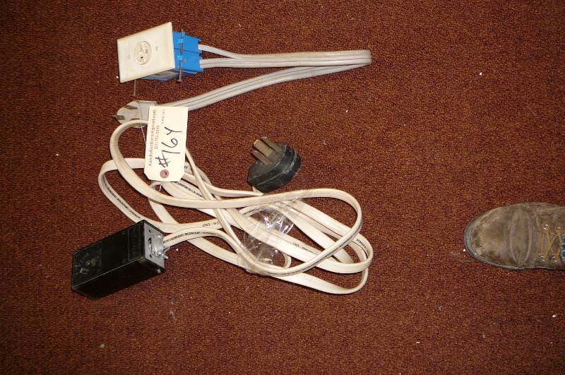 lot 164 image: 220 Volt Extension cord
