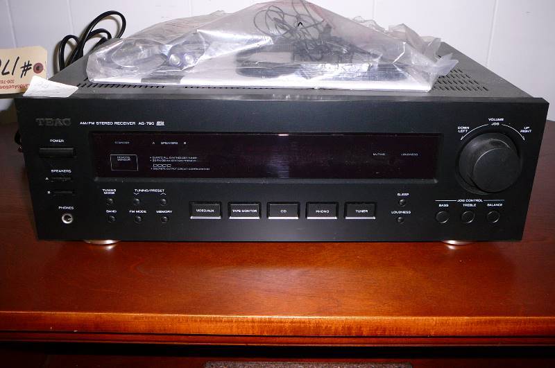 lot 176 image: Receiver AMFM Stereo