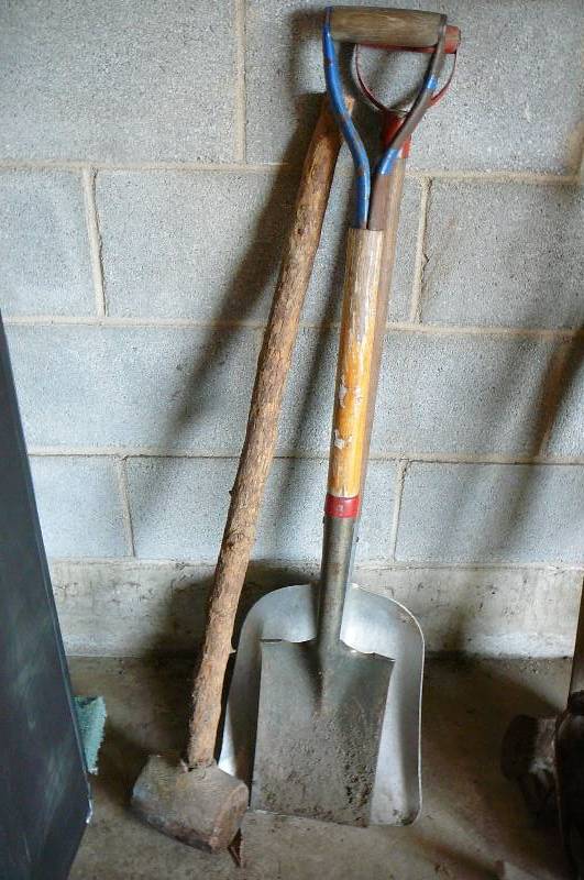 lot 300 image: Alum Shovel, Spade, Maul