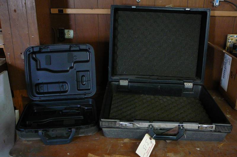 lot 313 image: Plastic Padded Case