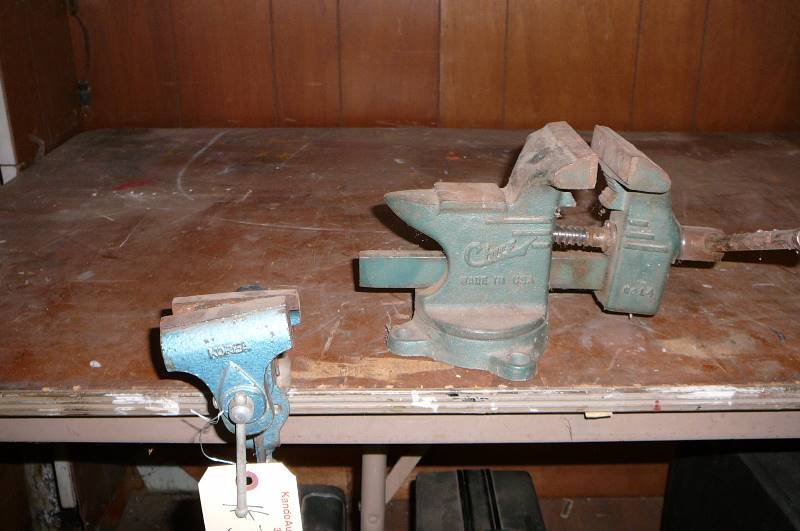 lot 319 image: 2-Vice