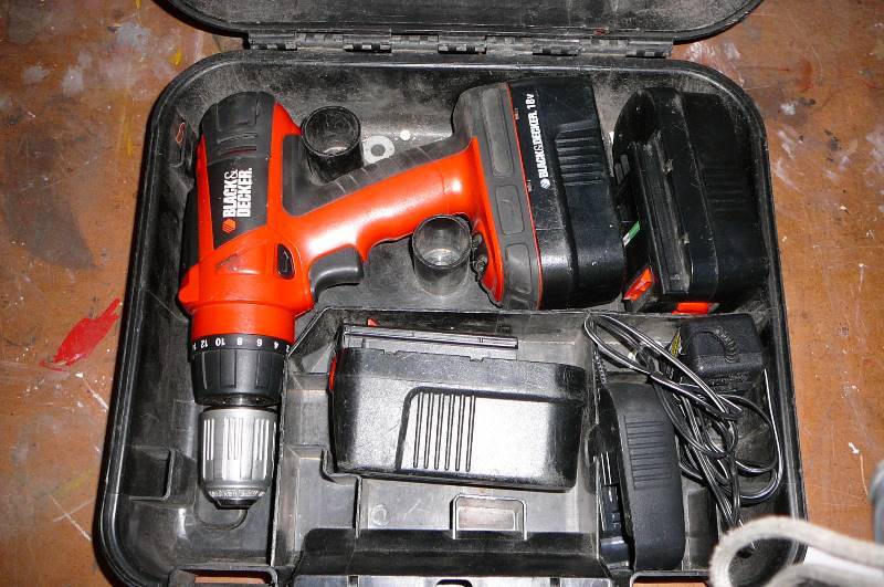 lot 320 image: Cordless Drill Black and Decker