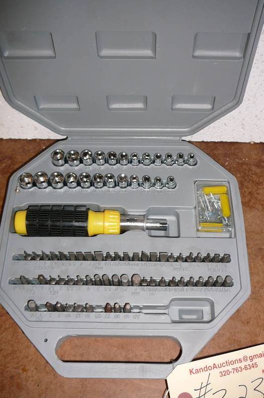 lot 323 image: Socket and Screw Driver kit