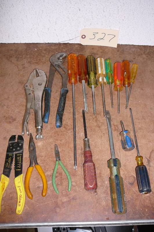 lot 327 image: Lot of Hand tools