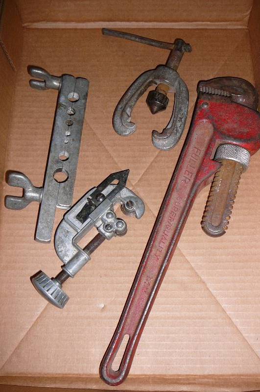 lot 330 image: Pipe wrench and flaring tools