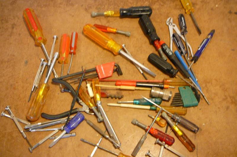 lot 332 image: Lot of misc. hand tools