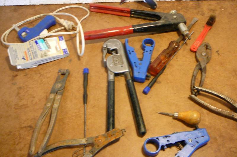 lot 335 image: Lot of misc. hand tools