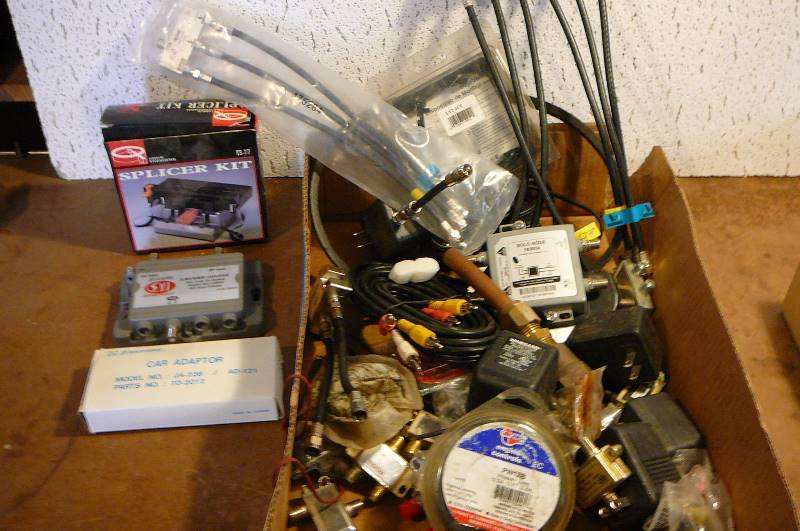 lot 345 image: Amplifier, Splicer Kit, Ac Adapters, Spltters