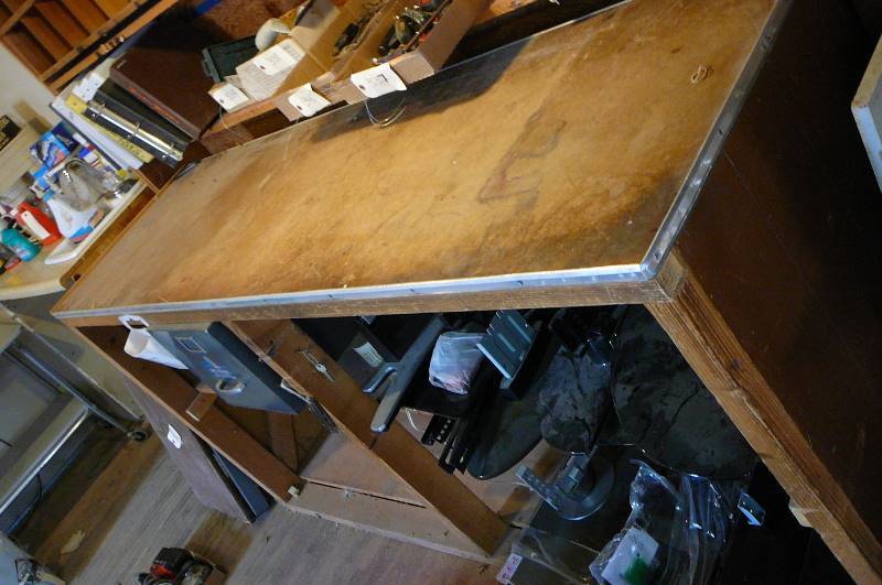 lot 365 image: Wooden Bench