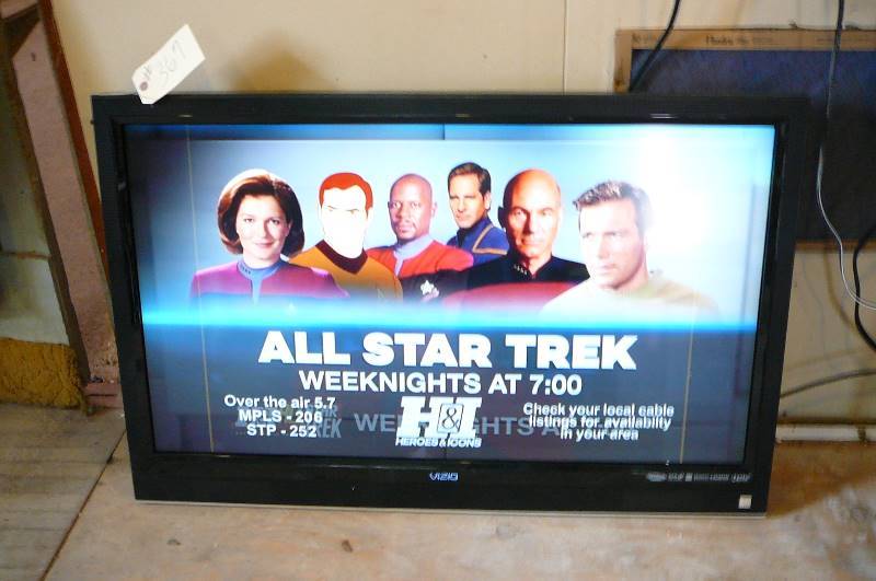 lot 367 image: 42 Vizio TV