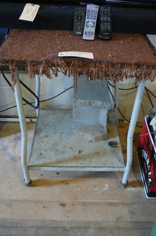 lot 368 image: Metal Cart with casters