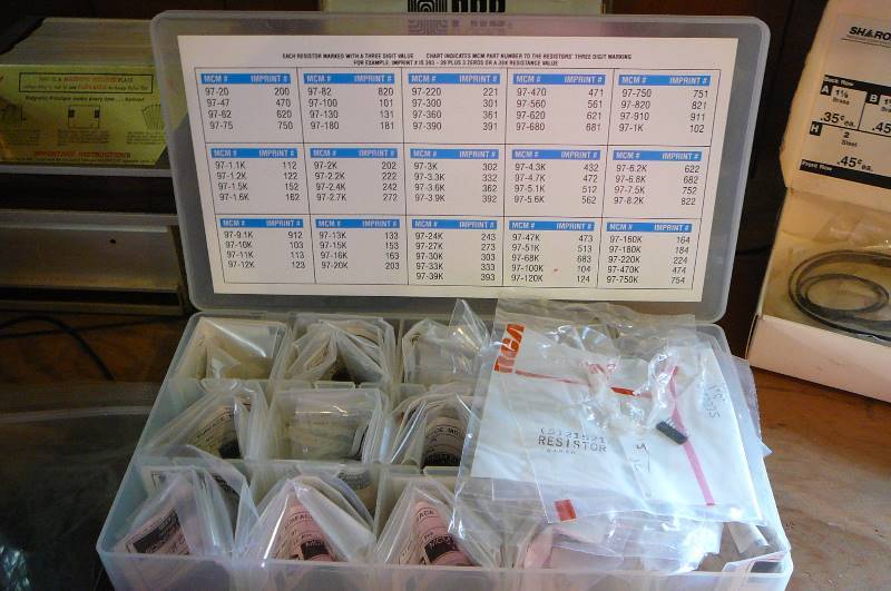 lot 372 image: Lot of Misc. electronic components