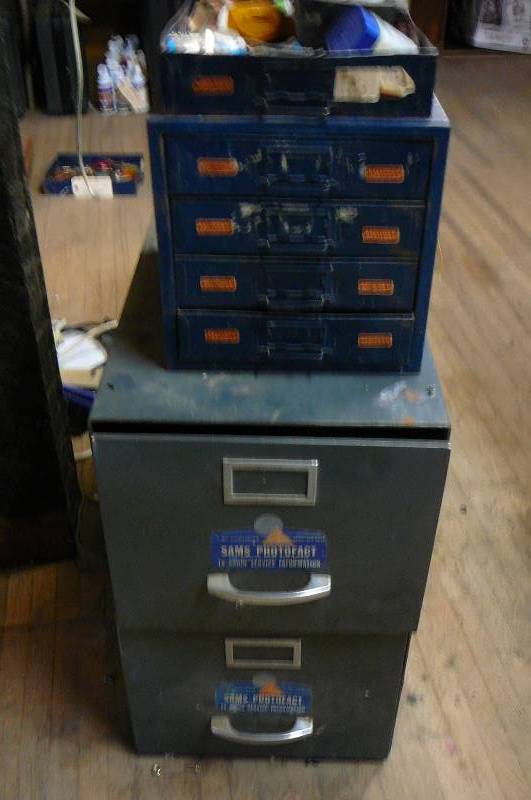 lot 384 image: Metal Files with contents