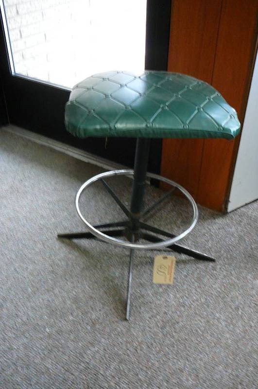 lot 400 image: Stool