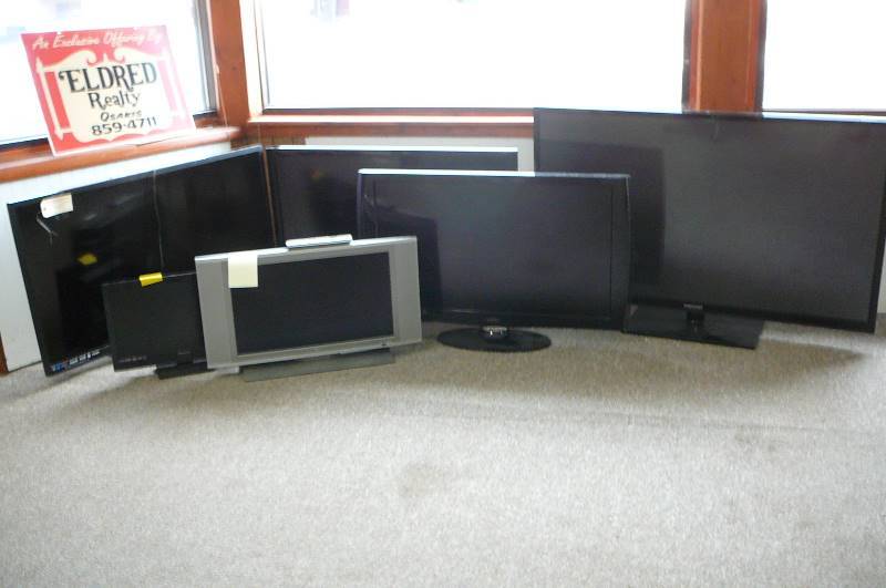 lot 401 image: Lot of 6 TVs for Parts or Repair