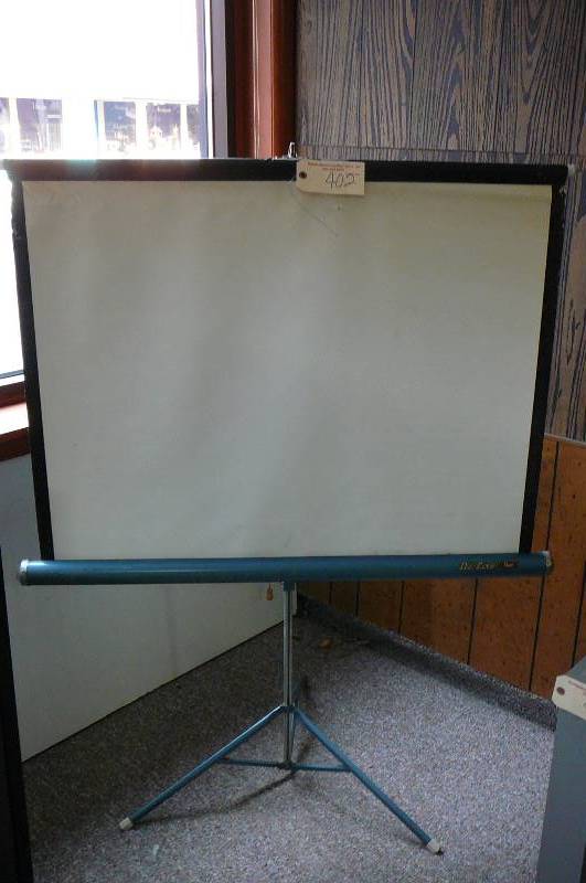 lot 402 image: Vintage Movie Screen