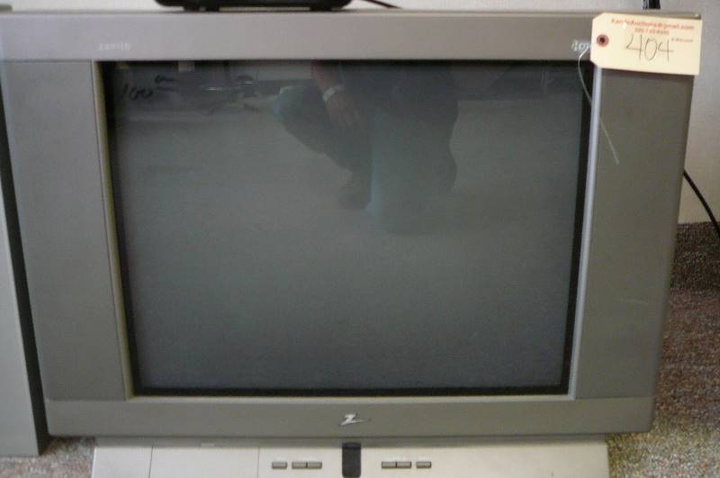 lot 404 image: 27 Zenith TV with Remote