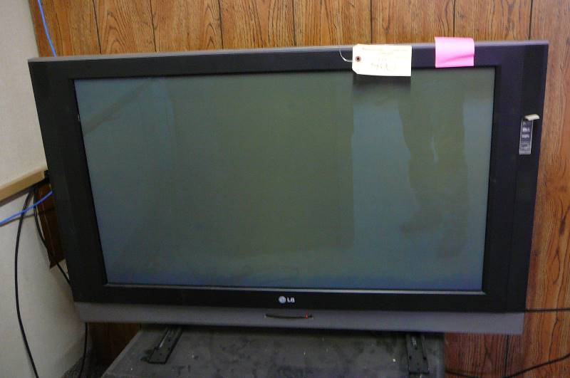 lot 406 image: 42 LG Plasma TV