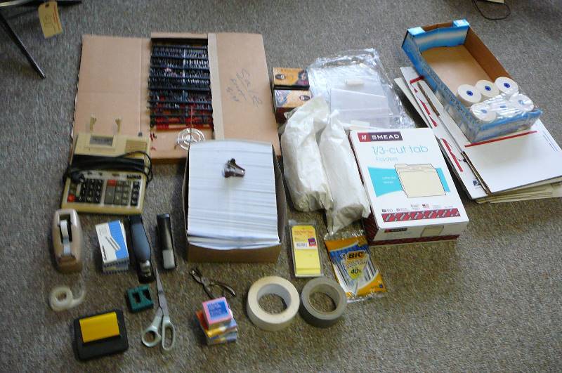 lot 415 image: Lot of Office supply