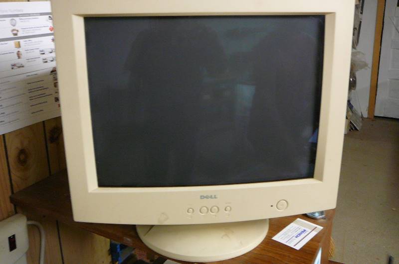 lot 418 image: Del Monitor and Calculator
