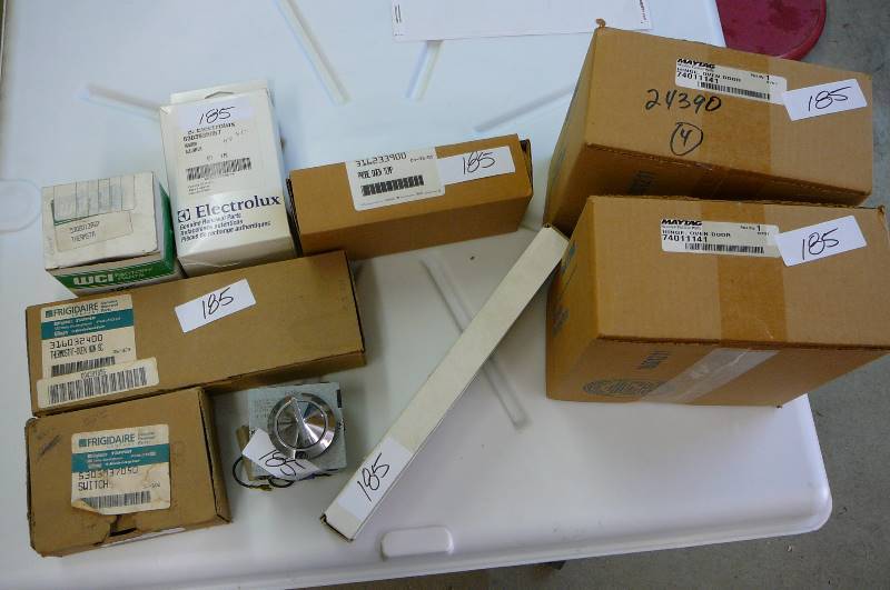 lot 185 image: Lot of Misc. electronic parts
