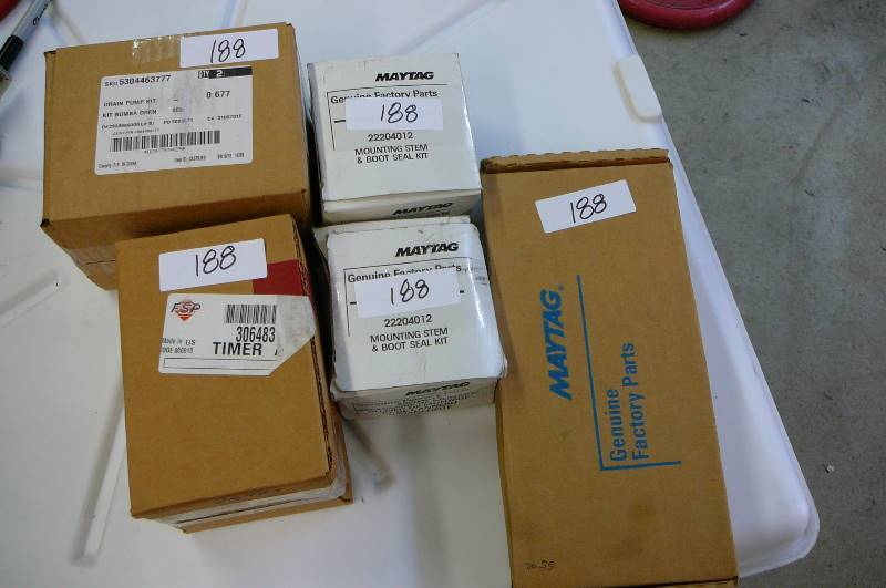 lot 188 image: Lot of Misc. electronic parts