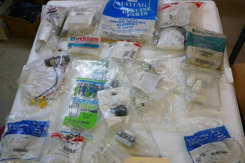 lot 210 image: Lot of Misc. electronic parts