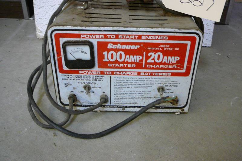 lot 227 image: Batterie Charger