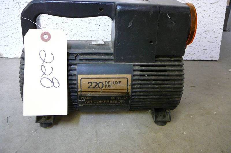 lot 228 image: Air Compressor