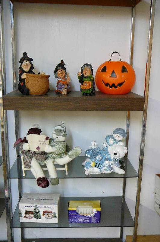 lot 231 image: Christmas and Halloween