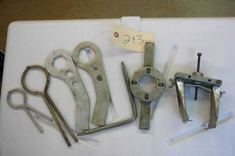 lot 243 image: Lot of washing machine tools