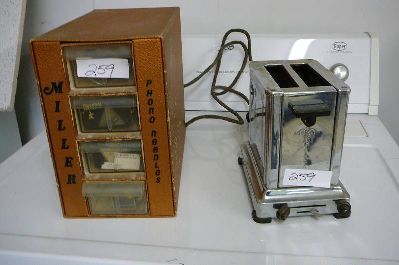 lot 259 image: Vintage Toaster & Phono Needles
