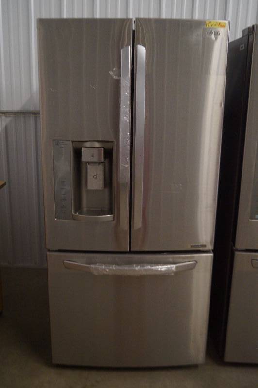 lot 3 image: LG FridgeFreezer