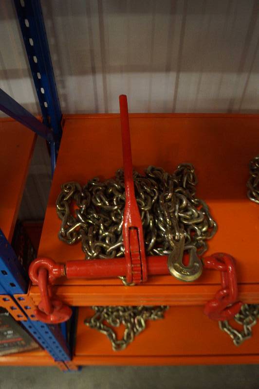 lot 23 image: Chain & Binder