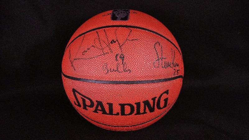 lot 21 image: Steve Kerr & Ron Harper Chicago Bulls Autographed Basketball