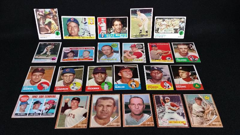 lot 34 image: Group of Old Baseball Cards Including Stars
