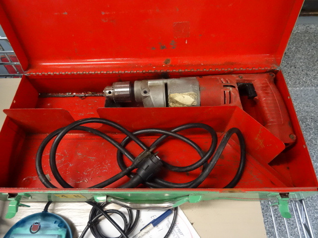 lot 7 image: 12 Milwaukee 12 Drill With Case, Works