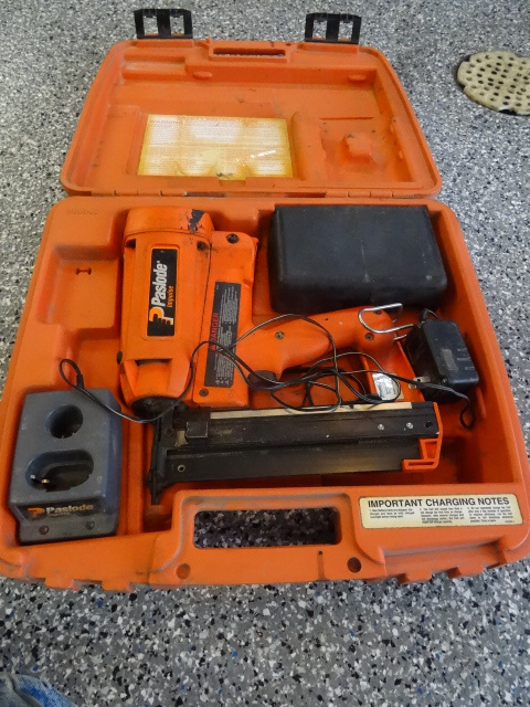 lot 14 image: Paslode Impulse IM 250  Nailer,