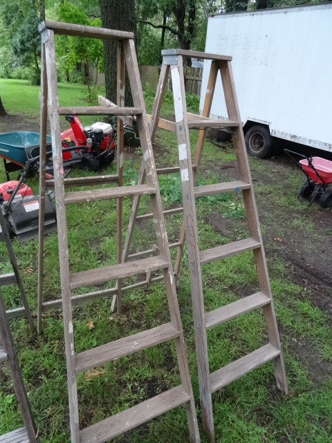 lot 27 image: 2 Wood Step Ladders, 6