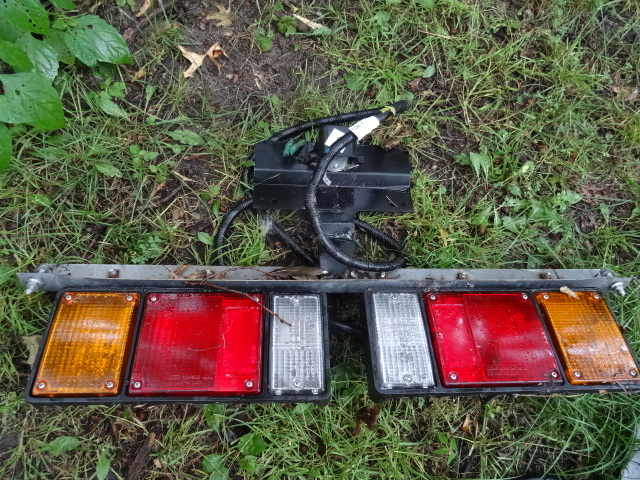 lot 28 image: In Transit Temporary Truck Lights