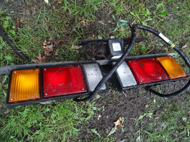lot 32 image: In Transit Temporary Truck Lights
