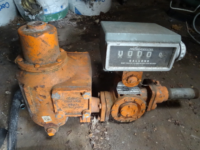lot 35 image: Pump With Meter