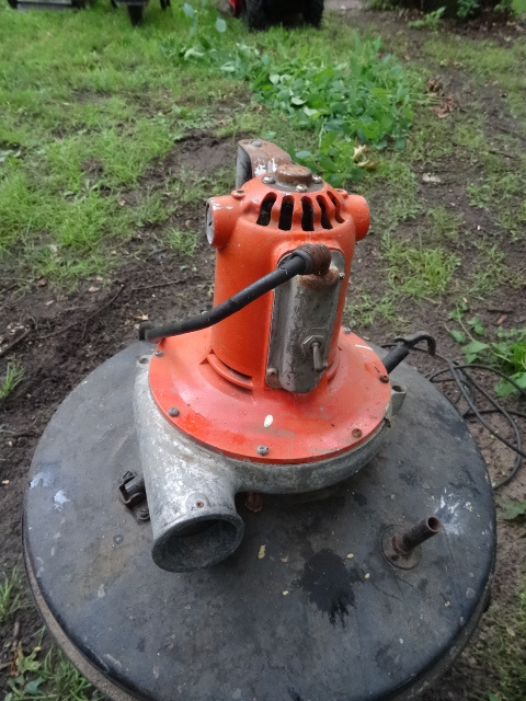 lot 39 image: GE Industrial Cleaner, Shop Vac. 120 Volt