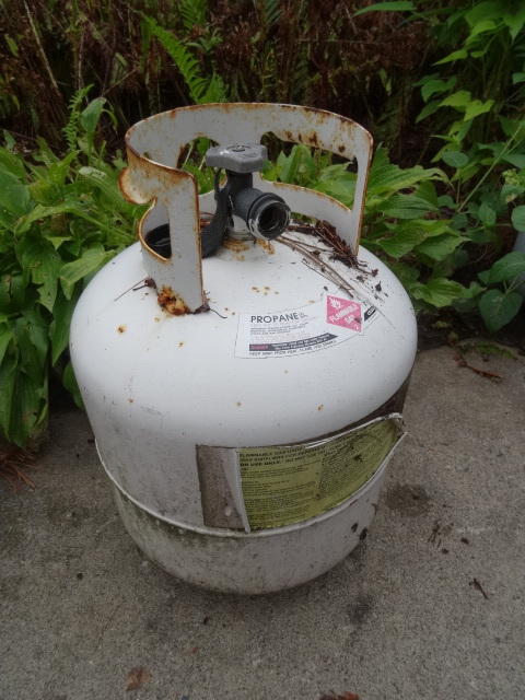 lot 51 image: New Style 20 Lb. Propane Tank