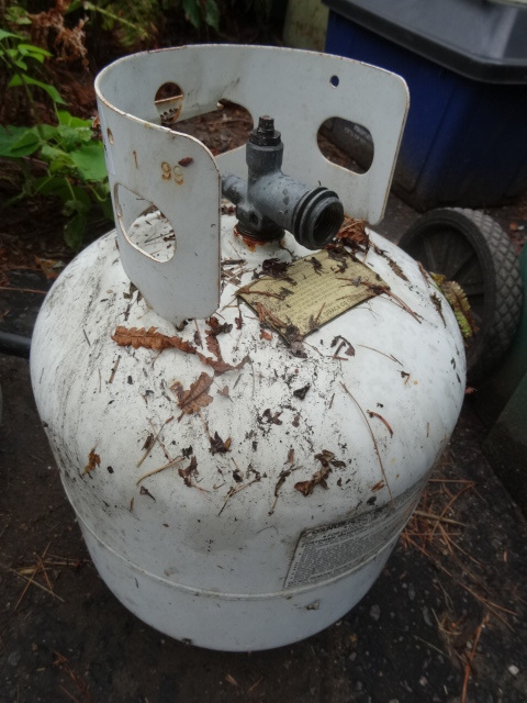 lot 54 image: New Style 20 Lb. Propane Tank