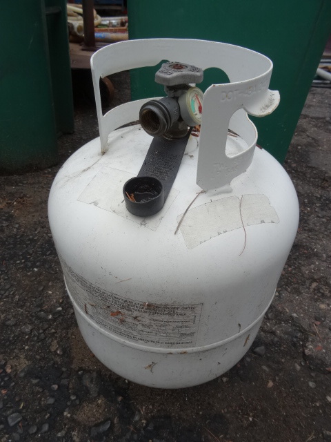 lot 55 image: New Style 20 Lb. Propane Tank