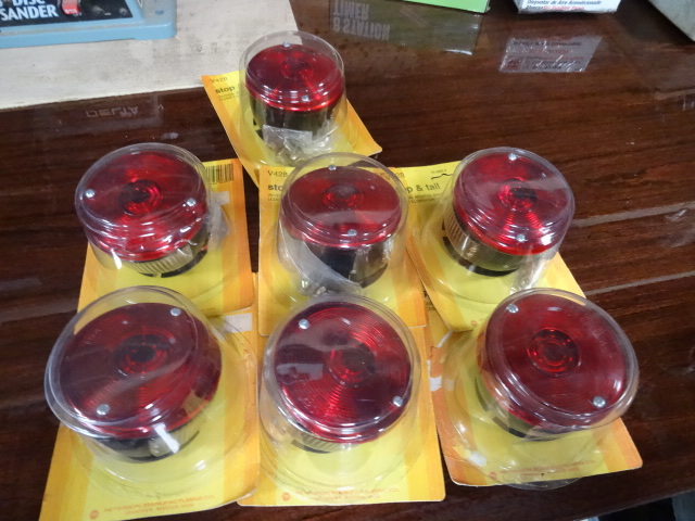 lot 69 image: V428 Stop And Foil Lights, Qty 7