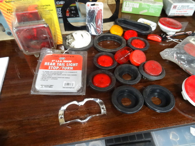 lot 70 image: Misc Trailer Lights, Brackets,