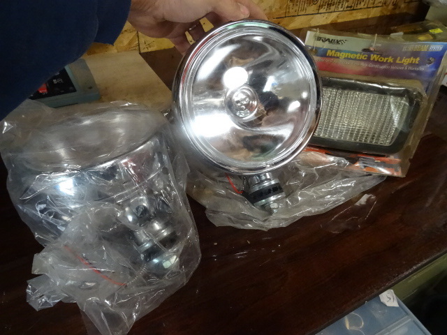 lot 75 image: 2 Auxiliary Truck Lights, New 12 Volt.